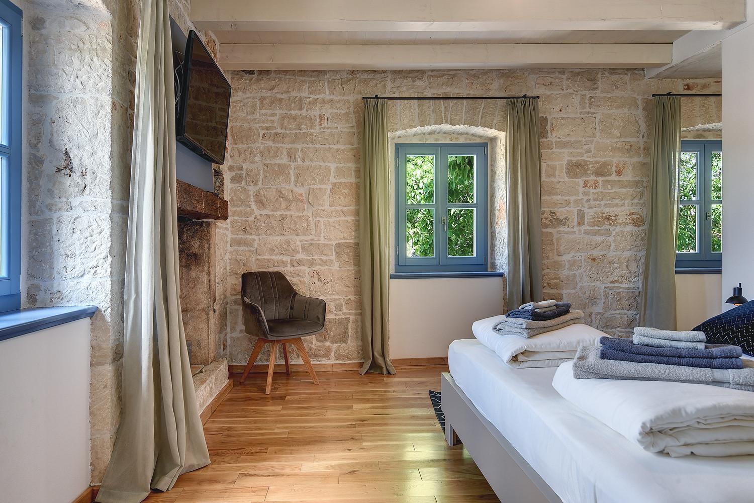 Villa Pi For 8 People In Central Istria With Heated Pool & Large Garden Tinjan Экстерьер фото