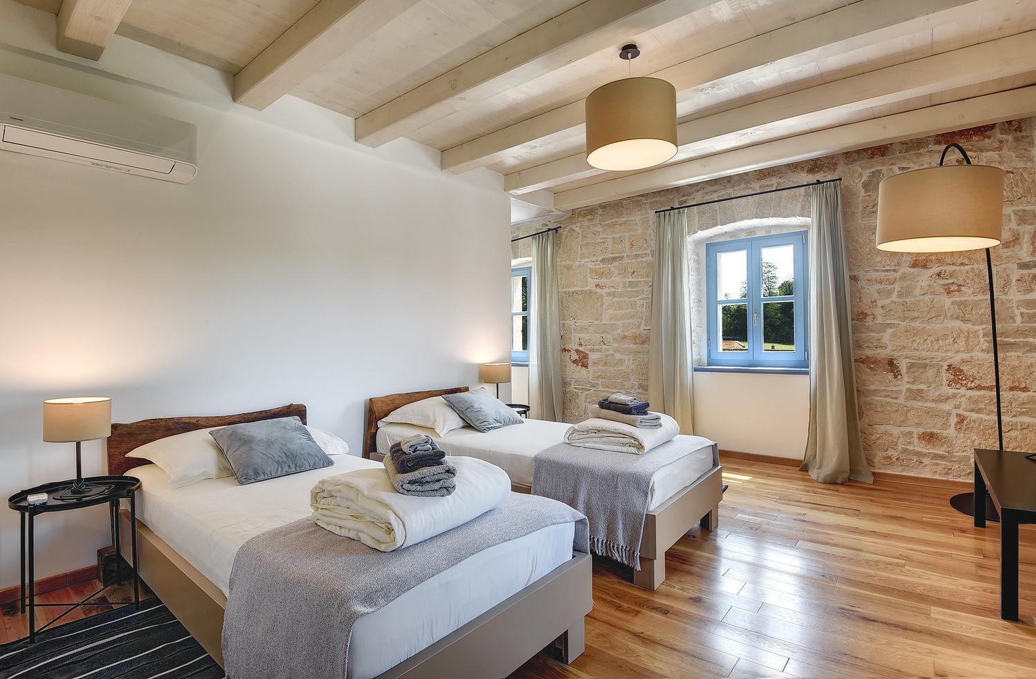 Villa Pi For 8 People In Central Istria With Heated Pool & Large Garden Tinjan Экстерьер фото