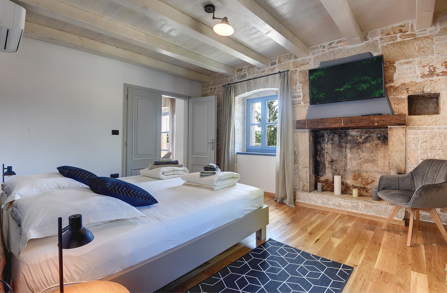 Villa Pi For 8 People In Central Istria With Heated Pool & Large Garden Tinjan Экстерьер фото